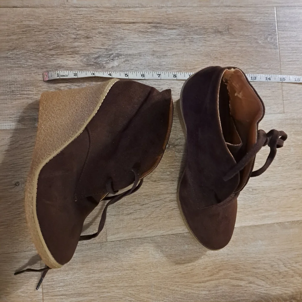 Qupid Brown Faux Suede Lace-up Wedge Ankle Booties Women's Size 10